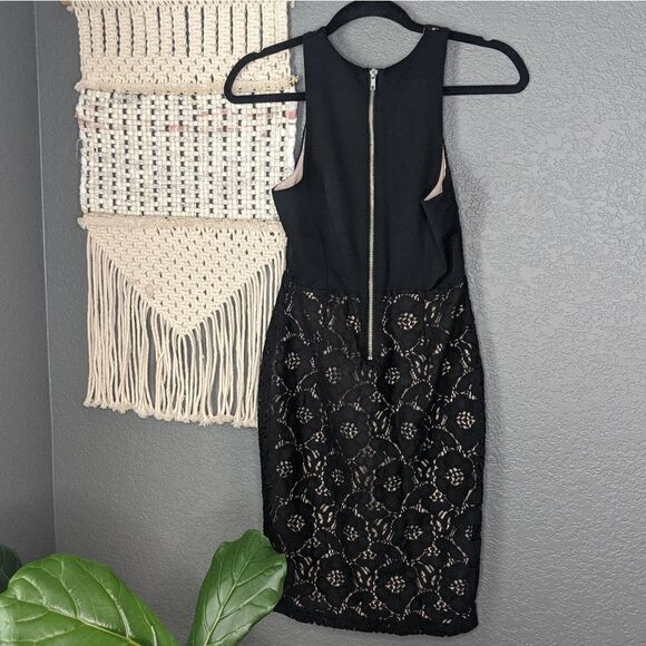 ⭐ H&M Black Floral Lace Dress - Picture 2 of 8